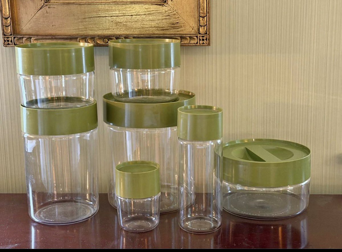 hozierqueer's tweet photo. i forgot to share this absolute win of a find. $65 for all of it and the family who i got it from was so nice and i believe they said they lived in corning and got the set from there 🙂‍↕️🙂‍↕️🙂‍↕️ https://t.co/8aFckDtOtp