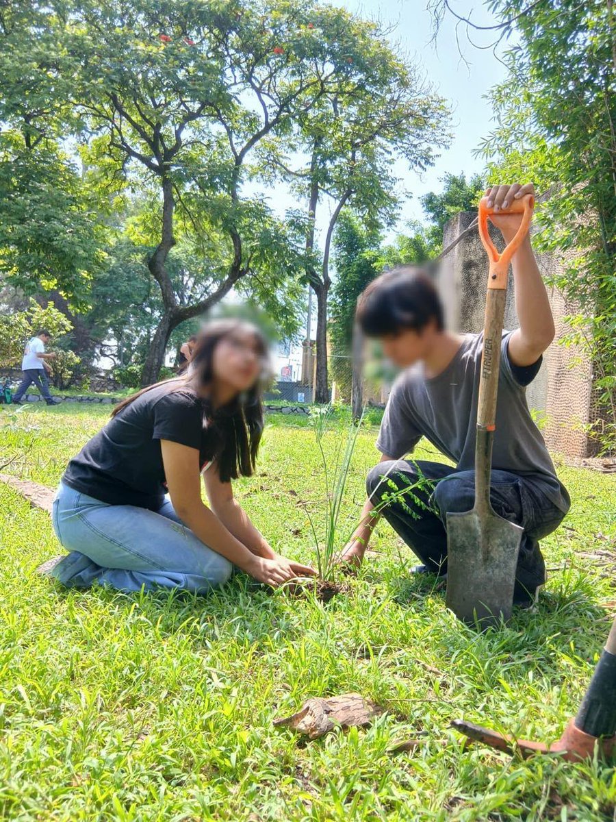 DiariodeMorelos's tweet photo. Invita IMSS Morelos a niños y adolescentes a participar en Curso Vacacional Recreativo 2026

El Instituto Mexicano del Seguro Social (IMSS) en Morelos abrió la convocatoria para el Curso Vacacional Recreativo 2026, dirigido a niñas, niños y adolescentes de entre 6 y 16 años, quienes podrán disfrutar de diversas actividades durante el periodo vacacional.

El programa se llevará a cabo del 20 de julio al 7 de agosto en la mayoría de los Centros de Seguridad Social (CSS) del estado, mientras que en Tlaquiltenango y Tlaltizapán las actividades se desarrollarán del 27 de julio al 14 de agosto.

Los participantes podrán integrarse a talleres y actividades recreativas, deportivas y culturales como manualidades, danza folclórica, cocina, teatro, handball, cine, tochito, zumba, pintura, artes plásticas, lenguaje de señas, huertos familiares, belleza y sesiones educativas, entre otras opciones.

El curso estará disponible en los Centros de Seguridad Social de Jiutepec, Yautepec, Tlaltizapán, Ciudad Ayala, Tlaquiltenango, Puente de Ixtla, Zacatepec, Jojutla y Cuernavaca, además de la Unidad Deportiva Cuernavaca y la Unidad Deportiva Fidel Velázquez.

Las inscripciones pueden realizarse a través del portal de Bienestar Social del IMSS o directamente en las oficinas de Trabajo Social de cada Centro de Seguridad Social y en las unidades deportivas participantes. Para el registro se requiere presentar certificado médico, copia de la identificación oficial del padre, madre o tutor, CURP, identificación con fotografía del menor y cubrir la cuota de inscripción correspondiente.