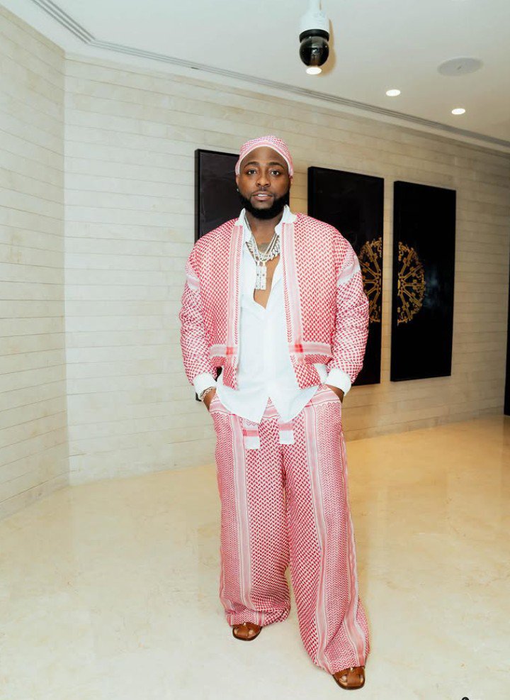 Olusoji_01's tweet photo. Davido                                                                  ?? https://t.co/I7i8Kpflc2