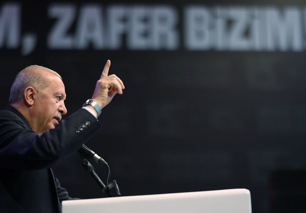 mustafaciftcitr's tweet photo. Muhterem Cumhurbaşkanımız @RTErdogan’ın teşrifleriyle, Başkent Millet Bahçesi’nde düzenlenen 15 Temmuz Demokrasi ve Millî Birlik Günü Anma Programı’nda aziz milletimizle bir araya geldik.

15 Temmuz 2016'da, gözünü kan bürümüş FETÖ'cü hainlerin, darbe kalkışmasının üzerinden on yıl geçti. Ancak o gece meydanlarda yükselen kararlılık, bugün de aynı güçle yaşamaya devam ediyor. Milletimiz, bu anlamlı buluşmada bir kez daha gösterdi ki 15 Temmuz yalnızca hafızalarda kalan bir tarih değil; bağımsızlığımıza, devletimize ve ortak geleceğimize sahip çıkma şuurudur.

Muhterem Cumhurbaşkanımızın liderliğinde aynı bayrağın gölgesinde buluşan milyonlar, Türkiye’nin birlik ruhunu ve kardeşlik iradesini yeniden ortaya koydu. Başkentten yükselen bu güçlü ses; vesayete, ihanete ve milletin iradesini yok sayan bütün odaklara verilmiş en açık cevaptır.

On yıl önce FETÖ'ye karşı nasıl tek yürek olduysak bugün de aynı inançla, aynı heyecanla ve aynı kararlılıkla omuz omuzayız. 15 Temmuz’un hatırasını yaşatmak, o gece kurulan büyük millet birlikteliğini gelecek nesillere aktarmak hepimizin ortak sorumluluğudur.

Rabbim devletimizi kaim, milletimizi daim; birliğimizi ve kardeşliğimizi güçlü eylesin.

İrade Bizim Zafer Bizim
#15Temmuz
#ZaferBizim