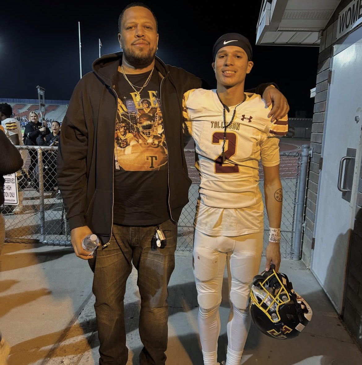 EVision_AZ's tweet photo. Really hurts to hear about the passing of Ryan Blassingame, the father of former Tolleson HS multi sport athlete Rico Blassingame.

Keep the Blassingame family in your thoughts and prayers. 

GoFundMe — https://t.co/IVTbGveqoL

@AZHSFB @JUSTCHILLY @therealbeadle @gridironarizona https://t.co/DiyqnpqSSG