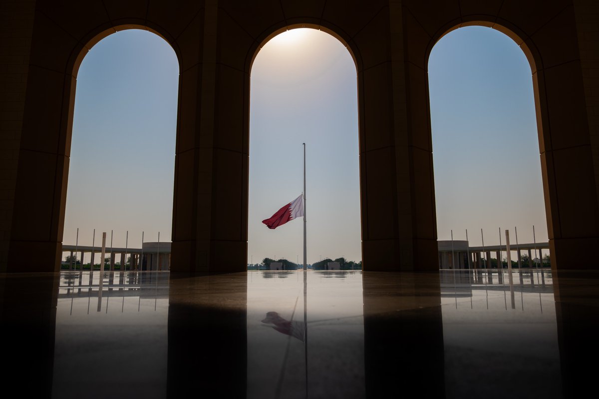 AmiriDiwan's tweet photo. سمو الأمير المفدى يستقبل مزيداً من المعزين بوفاة المغفور له بإذن الله صاحب السمو الأمير الوالد الشيخ حمد بن خليفة آل ثاني، في مساء ثالث أيام العزاء، وذلك بقصر لوسيل.  https://t.co/809bkqHxKk https://t.co/q0NqIE6xTg