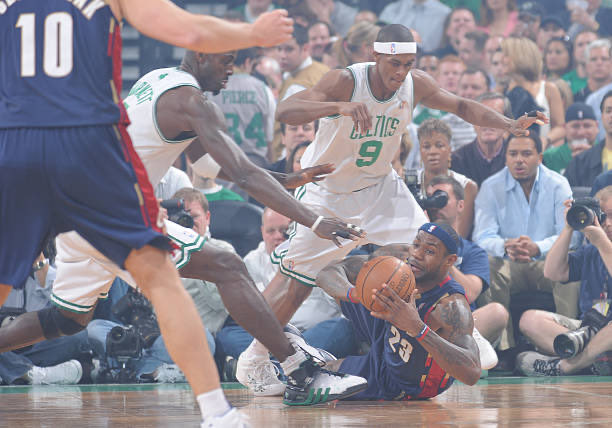 BOSthrowback's tweet photo. The air quality is like the first quarters in Boston of the Cavs series in 2008 https://t.co/MWSC8Bj57f