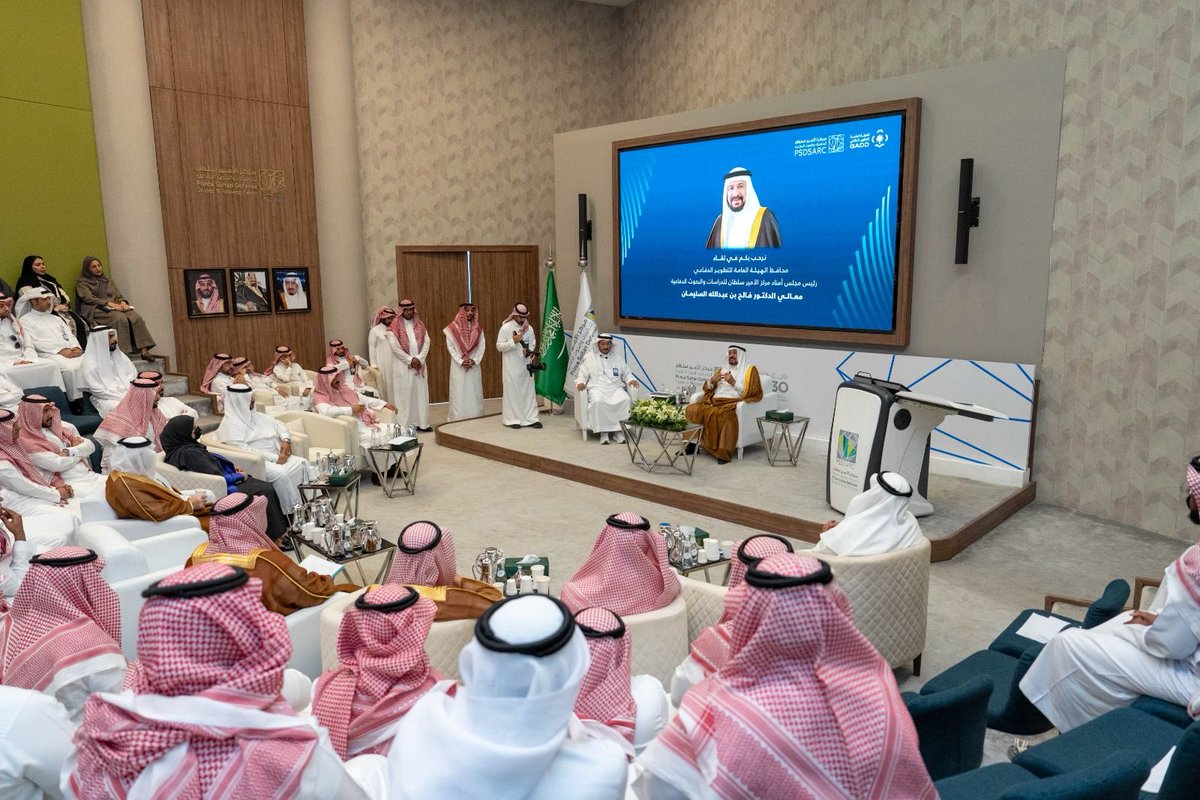 GADDgov's tweet photo. التقيت اليوم بأعضاء هيئة التدريس الذين بدؤوا برنامج تفرغهم العلمي الصناعي في الشركات الصناعية العسكرية ومراكز التطوير الوطنية، ويبلغ عددهم هذا العام ٢٩ باحثًا.
وأسعدني أن أرى أعضاء هيئة التدريس في الجامعات الوطنية يعملون جنبًا إلى جنب مع العاملين في الشركات ومراكز التطوير، بما يتيح تبادل الخبرات وفهم احتياجات الصناعات العسكرية. وبعون الله، سيسهم ذلك في توجيه البحوث والخبرات نحو تلبية احتياجات القطاع الدفاعي.