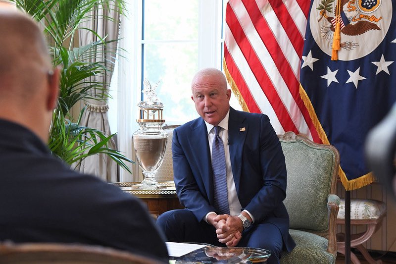 USAmbToBelgium's tweet photo. Today, I hosted a press conference at Whitlock Hall to discuss the honor of being received by His Majesty King Philippe, our wonderful event to celebrate America’s 250th anniversary, and our work to expand bilateral trade, especially with LNG and nuclear energy, and next week’s trade mission led by Arkansas Governor @SarahHuckabee Sanders. Open dialogue with the press is essential to strengthening the strong partnership between the United States and Belgium. I look forward to continuing these conversations and keeping the public informed on matters that affect us all. 🇧🇪🤝🇺🇸