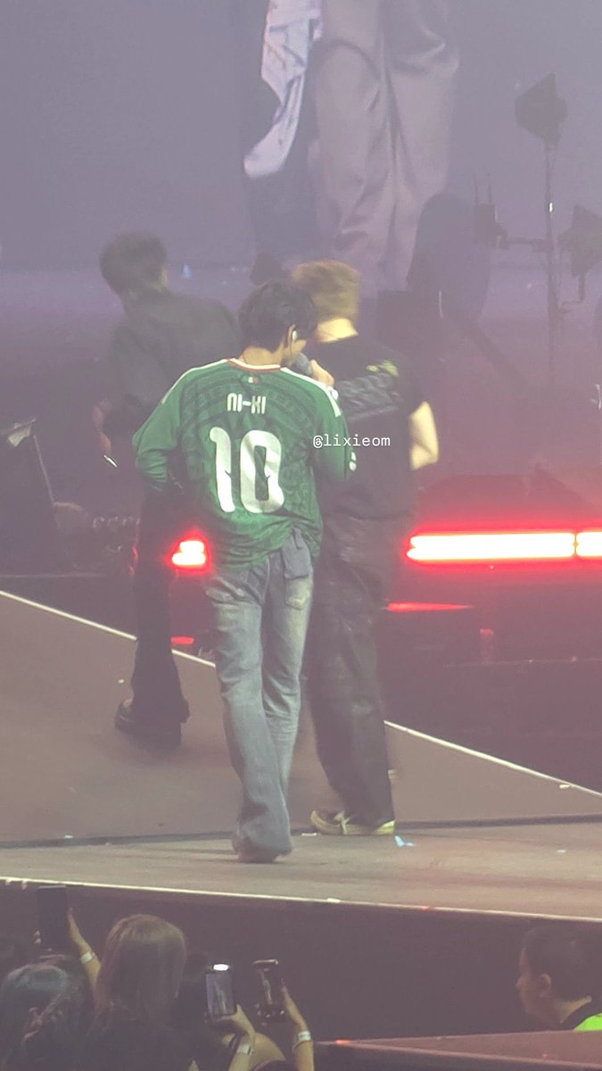 Wonki_pics's tweet photo. Jungwon wore Ni-Ki’s jersey😌

#JUNGWON #NI_KI #WONKI https://t.co/5PUI3rtvwf