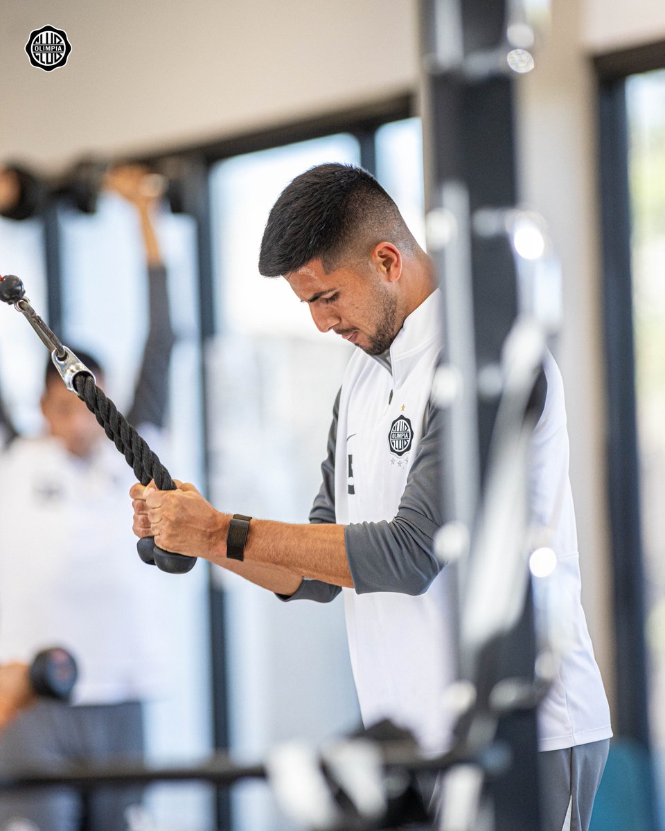elClubOlimpia's tweet photo. ¡Ya nos preparamos para el amistoso del viernes! 🔛⚽️ https://t.co/b7S0YyfwXh