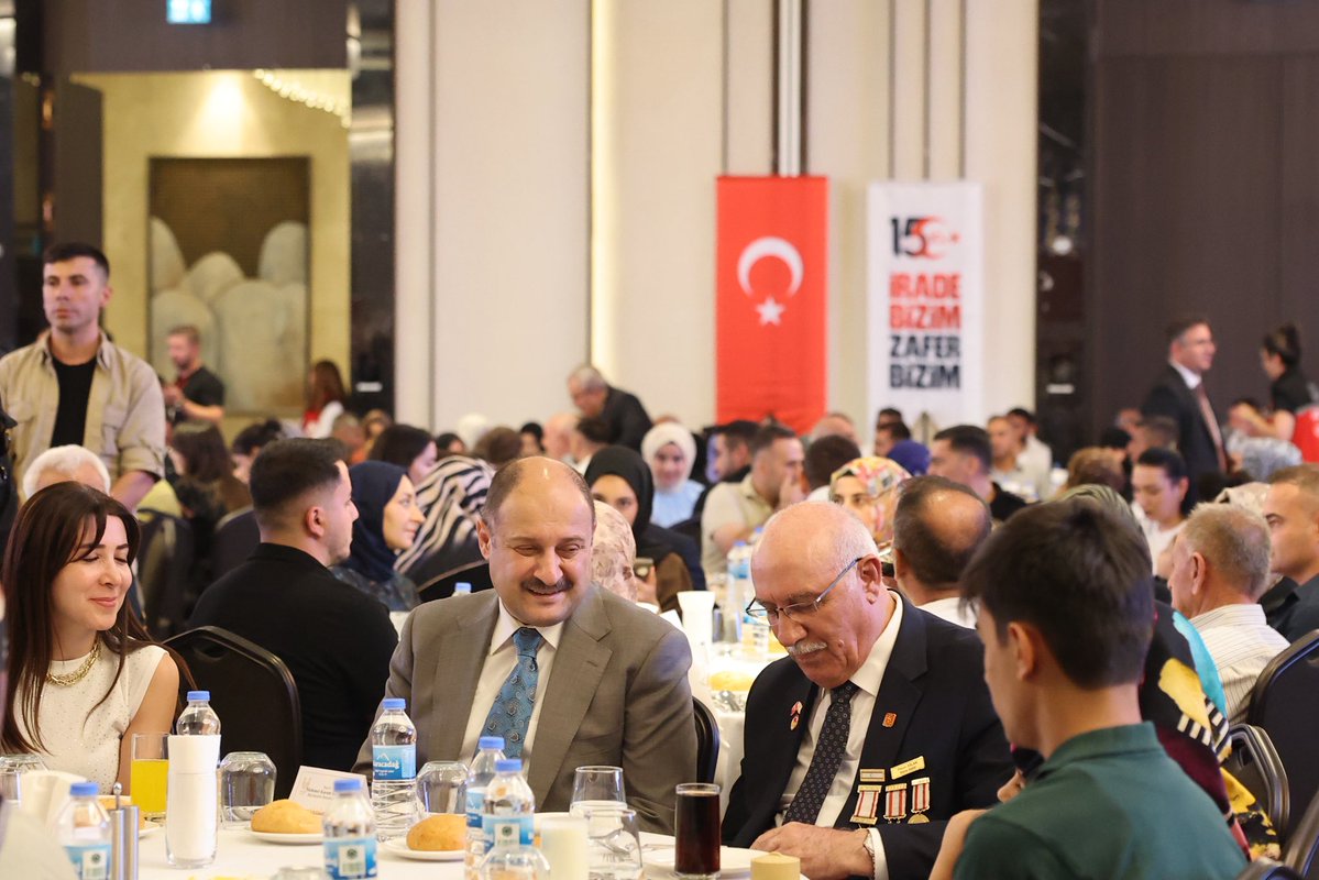 sanliurfabld's tweet photo. 15 Temmuz Demokrasi ve Millî Birlik Günü etkinlikleri kapsamında düzenlenen Şehit ve Gazi Aileleri Programında, Büyükşehir Belediye Başkanımız Mehmet Kasım Gülpınar, şehit yakınları ve kahraman gazilerimizle bir araya geldi.

Aziz şehitlerimizi rahmet ve minnetle, kahraman gazilerimizi ise saygı ve şükranla anıyoruz.