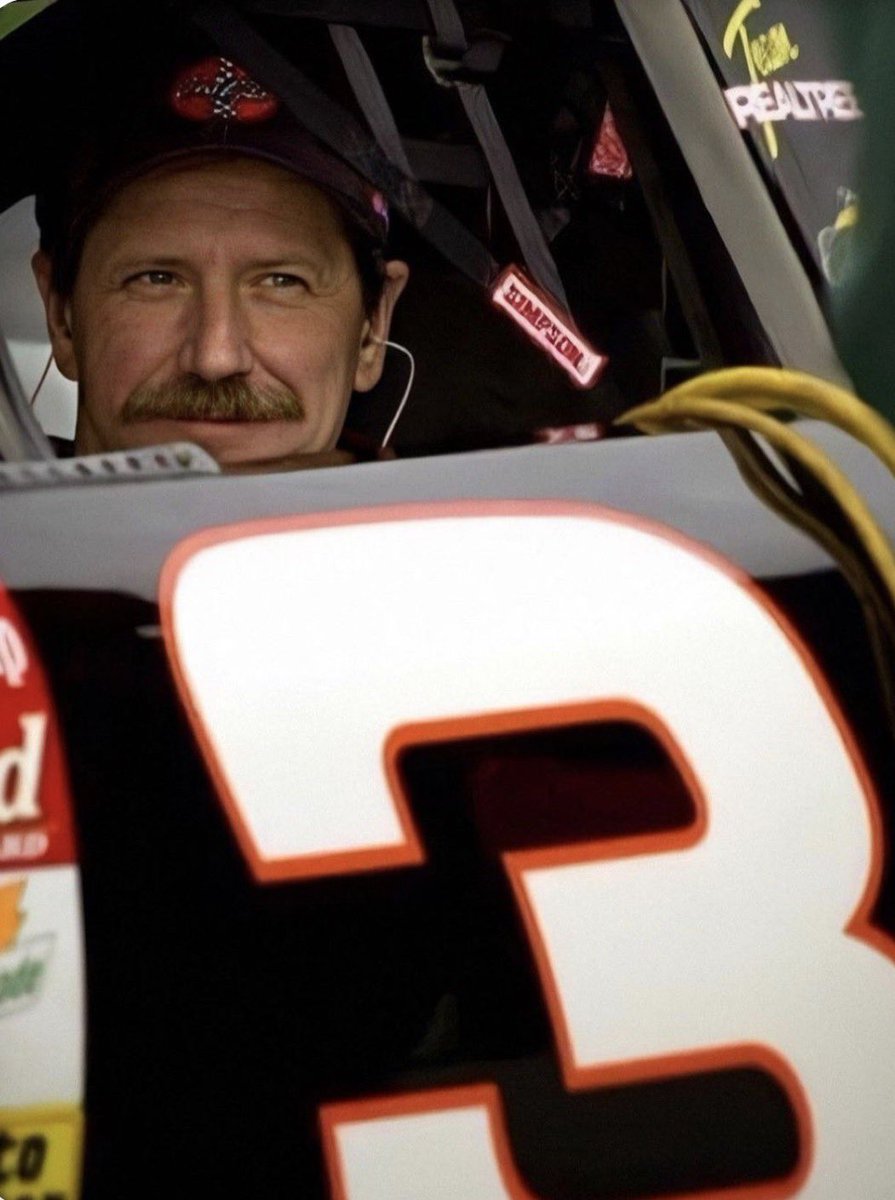 intimid8er's tweet photo. Me at the drive thru window after ordering “the biggest diet Coke you have” https://t.co/s4RTwGShBO