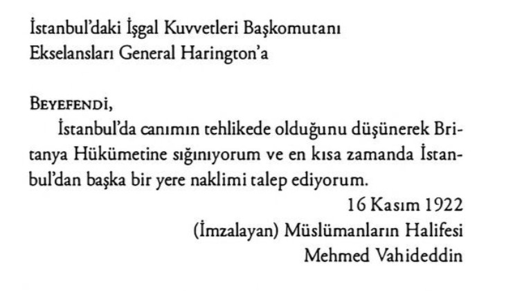tolgashirin's tweet photo. Haberlere göre son Padişah Mehmet Vahdettin'in 17 Kasım 1922'de bir İngiliz gemisiyle ülkeden kaçması, MEB'in ders kitaplarından çıkarılıyormuş.

Bu kaçma olayını İşgal Orduları Başkumandanı Charles Harington'un anılarından (İstanbul'da İşgal Yılları: İngiliz Komutan Anlatıyor, çev. T. Akyüz, Kronik Kitap, 2023) okumanızı öneririm. 

Harington bu kitapta, Vahdettin'in bizzat el yazısıyla yazıp mühürlediği ve kendisine yolladığı iki mektuba yer veriyor. İşgal orduları komutanının çerçeveletip duvara astığını söylediği o mektupları aşağıya ekliyorum.

Harington, bu kaçırma hikâyesini de şöyle anlatır: 

"Kimse saraya yaklaşamadığından önümüzde zorlu bir engel vardı. Tuğgeneral lulian Steele ve Grenadier Muhafızlarının komutanı olan Albay Colston (şimdi Lord Roundhay) ile oturup Türkiye'nin son sultanını saraydan canlı olarak çıkarmak için ciddi planlar yapmaya başladık. 

Hemfikir olduğumuz plan, Sultan ve oğlunun, ona sadık kalan birkaç hizmetlisiyle birlikte cuma sabahı (sanırım 6 gibi) bahçede yürüyüşe çıkmasıydı. O sırada Grenadier Muhafızları kişla meydanlarında idman yapacaklardı ki bu meydanla Sultan'ın arka kapısı bitişikti. Ancak idmanları öyle düzensiz sürecekti ki kapının hemen dışında duran iki ambulansın yolunu kapatmış olacaklardı ve belirlenen anda kapı zorlanacak, Sultan ile oğlu ilk ambulansa, yanındakiler ve birtakım eşyalar da ikinci ambulansa bindirilecekti. Kapının her açıdan makineli tüfeklerle korunduğunu belirtmem gerek. Yaverim ve Muhafızlardan bir subay da dolu revolverleriyle ambulansta hazır bulunacaklardı. Güzergah üzerinde her köşede sabah yürüyüşüne çıkmış gibi görünen subaylar bekleyecekti. Makineli tüfekli askerlerle dolu kamyonlar, Türk saraylarından her birinin karşısında arızalanmış gibi yaparak konumlanacak, alarmı bekleyecekri, Silahlı 100 kuvvetli askerden oluşan denizci müfrezesi de talim yapmaları bahanesiyle Dolmabahçeye çıkarılacaktı.

Bilgilerin sızabileceği korkusuyla perşembe günü azami ihtimam göstermek zorundaydık. Yalnızca komutadaki subaylar bazı konularda fikir sahibiydi.

Cuma gelip çattı, Sultan kurtarmaya gitmeden önce, sabah 4 sularında yumurta ve pastırma yediğimi çok iyi hatırlıyorum. O gün hava felaket bozdu, yağmur gökten boşalmış gibi yağıyordu. Askerler ve denizciler, subayların o sabah yürüyüşe çıktığını görünce delirdiklerini sanmış olmalılar. Sırılsıklam biri, sanırım bir Türktü, sabah işine yetişmeye çalışırken Yıldız Meydanına fazla yaklaşınca irice bir muhafız tarafından tutulup yoluna gitmesi için adeta fırlatılmıştı! Şu anda yazarken, şakır şakır yağan yağmur altında sabah yürüyüşüne çıkmış o subayların hepsi gözümün önüne geliyor. Sultan tersaneden alıp kendi aracıma koyduktan sonra, Maltaya nakledilmesi için H.M.S. Malaya gemisine bindirecektim. Saatlerce bekledikten sonra Sultan” taşıyan ambulansın yolda tekerinin patladığını öğrendimi Neyse, önemi yoktu, Sultan sonunda geldi ve ben de onu H.M.S. Malaya'ya teslim ettim. Teknede gemiye doğru yol alırken, bana hatıra olarak sigara tabakasını vermesini ümit ediyordum ancak ben bunu düşünürken Sultan bana bir anda beş eşinin sorumluluğunu yükledi ki bu beni epey telaşa sürükledi! Onları hiç görmedim, ancak o gittikten kısa süre sonra postane vazifesi yaptım. Sultanı daha sonra San Remo'da görecektim. Gittiğimde onu aramış, o da bana son derece nazik ve minnettar davranmıştı. Ne tuhaftır ki San Remo'daki villasında tanıştığım ilk kişi onu terk eden doktordu. Konstantinopolis'ten onu uzaklaştırmamızın ardından dört saat boyunca kimsenin bir şeyden haberi olmadığını düşünüyorum. Hatta çoğu kişi her zamanki gibi onu görmek için öğle vakti Selamlığa gitmişti. Sanırım milliyetçiler onun gittiğini öğrendiklerinde son derece memnun oldular. Aşağıda, Sultan"ın Maltaya vardıktan sonra bana yazdığı mektubun tercümesini bulabilirsiniz:"