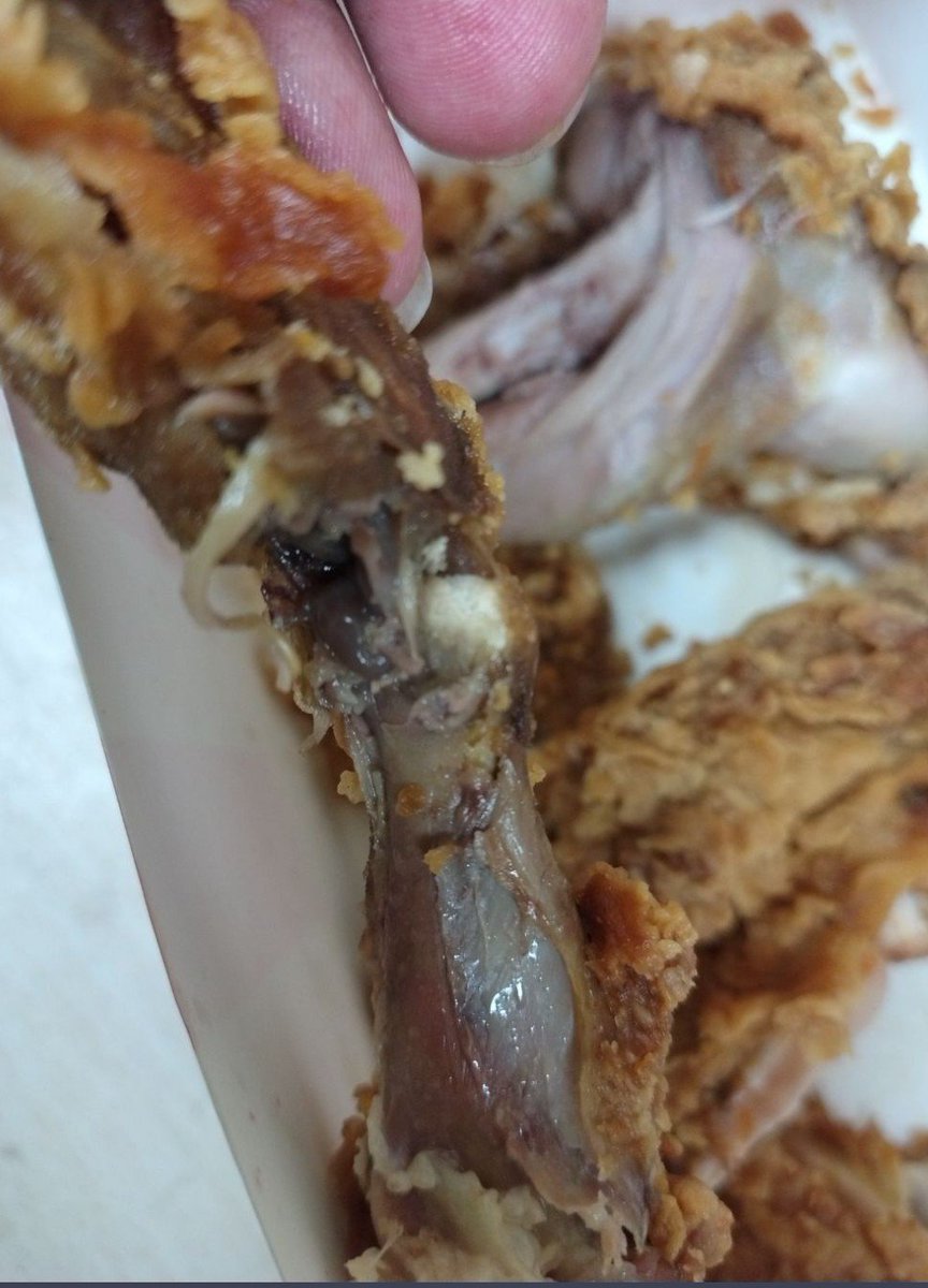 Navinku25255759's tweet photo. @KFC_India
Shame on you, @KFC_India! I trusted your brand, but the food quality I received was completely unacceptable. Customers deserve safe and fresh food, not such a disappointing experience. Please take responsibility and resolve my complaint immediately. #KFCIndia #FoodSafe https://t.co/QG5LkvsM6p