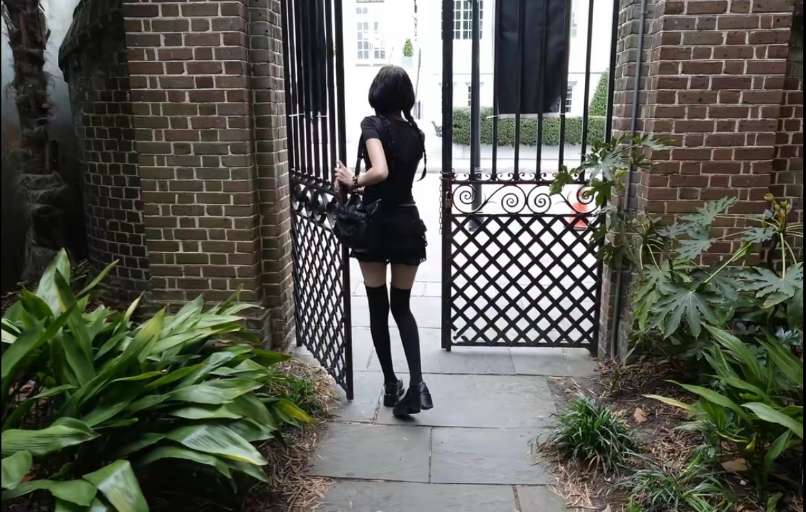 rottengirl777's tweet photo. thinspo that reminds me of horror game protagonists really does it for me https://t.co/GyfyNOJ5nd