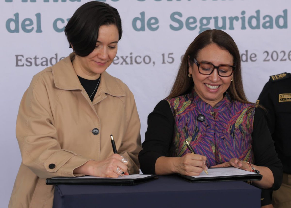 azucenacisneros's tweet photo. Hoy dimos un paso más para fortalecer la seguridad de Ecatepec con la Firma del Convenio Marco y la inauguración del Curso de Seguridad Urbana para las y los Jefes de Sector de nuestra Policía de Proximidad Social.

Agradezco a nuestra Presidenta, la @Claudiashein, y al Secretario de Seguridad y Protección Ciudadana, @OHarfuch, por impulsar la profesionalización de nuestras corporaciones.

Fue un honor contar con la presencia de la Mtra. Marcela Figueroa Franco (@Maffiguer), Secretaria Ejecutiva del Sistema Nacional de Seguridad Pública, con quien reafirmamos que la coordinación entre los tres órdenes de gobierno es la mejor herramienta para construir la paz.

En Ecatepec seguiremos fortaleciendo una policía más cercana, más preparada y al servicio del pueblo.

#ElCambioQueSeSiente #Ecatepec #Seguridad #PolicíaDeProximidad