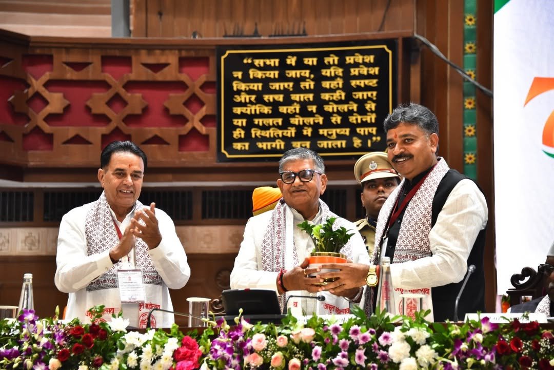 RajAssembly's tweet photo. भी गणमान्य उपस्थिति रही। 

यह आयोजन लोकतांत्रिक परंपराओं, जनप्��तिनिधियों के समर्पण और राजस्थान विधानसभा की गौरवशाली 75 वर्षीय यात्रा का प्रेरणादायी उत्सव रहा। https://t.co/s8m6ZLl7L3