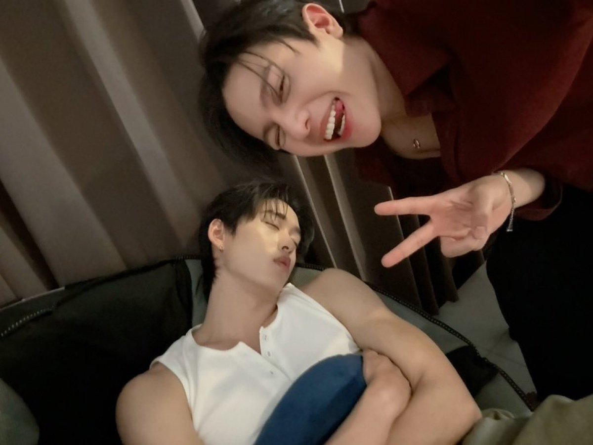 WETrendingTeam's tweet photo. You Maniac admin Love bombing us cause this will be the last update until further notice. Let’s savor it😭😭😭

@.YouManiacSeries prove me wrong 🫣 

#YouManiacSeriesQ22 
#YouManiacSeries https://t.co/25tuQEMcXL