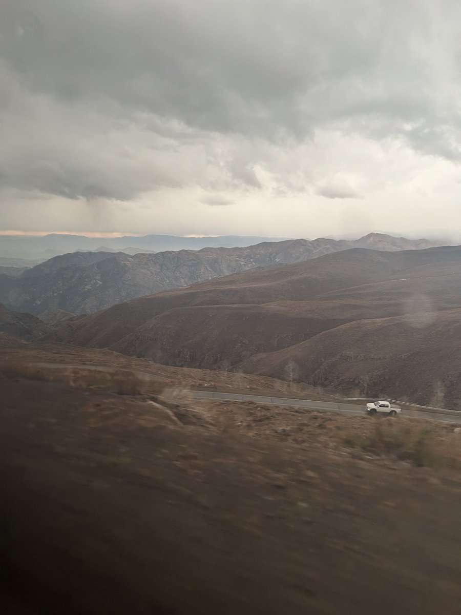 awsroger's tweet photo. Chile é igualzinho death stranding 
#olhaessageometria #kojimaisgod #deathstranding https://t.co/HIA2dCEniW
