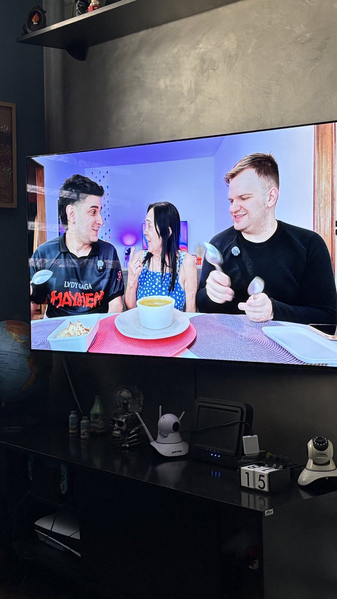 eeeeraul's tweet photo. Amoo quando tem collab com Dona Dalurdes @canaldragbox …💕 https://t.co/Ss72uropHR
