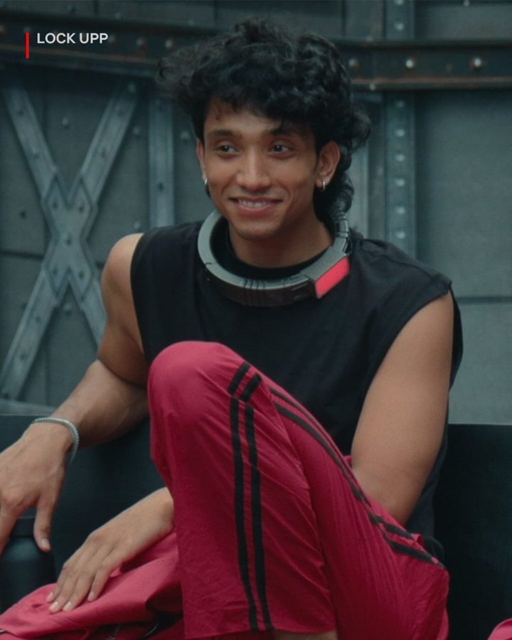 PhoenixArru's tweet photo. When you invite contestants to the show, treat everyone equally. 

Why are you sidelining Yogesh? What are you guys afraid of @NetflixIndia @EktaaRKapoor ??
 
STOP SIDELINING YOGESH https://t.co/Oiz8frheGK