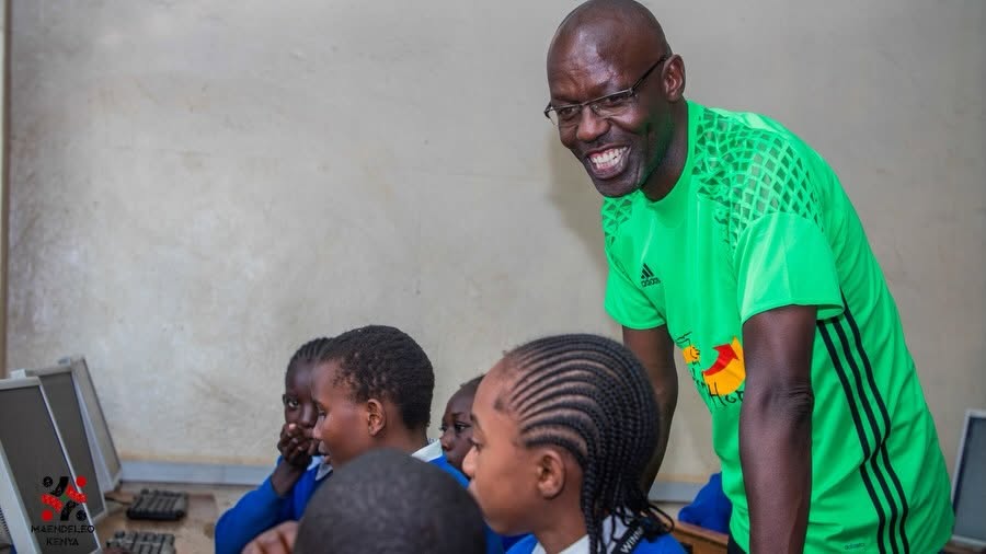DeedoKenya's tweet photo. We at Maendeleo Kenya were privileged to award Harambee Stars legend Musa "Otero" Otieno, founder of Kick Off to Hope Kenya. His extraordinary dedication to his community and his massive impact on local youth is truly inspiring. Thank you for inspiring today for tomorrow! 🙌. https://t.co/GVj3IPdTEb