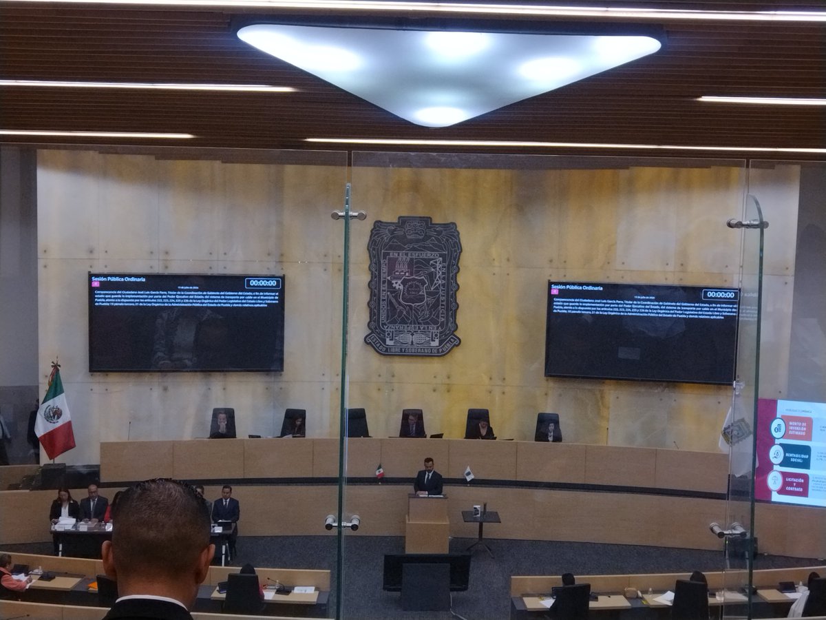 lolylemus's tweet photo. Comparece ante el Pleno del Congreso del Estado José Luis García Parra, Coordinador del Gabinete del gobierno del estado. Da a conocer los beneficios del proyecto de transporte por Cable. #Puebla #CableBus #congreso https://t.co/A4ruap3fxR