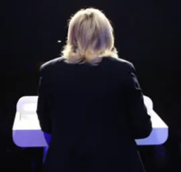 PhilippeCAVAT's tweet photo. En lançant sa campagne « Pour la France, la Renaissance », le RN tente de s’approprier le nom de notre parti pour brouiller les repères des Français, mais il ne fait que démontrer une fois de plus son amateurisme. À défaut d’avoir une identité politique, il vole celle des autres. Renaissance a assigné le RN et Marine Le Pen en référé devant le tribunal judiciaire de Paris. Le Pen peut copier notre nom, elle n’incarnera jamais nos valeurs