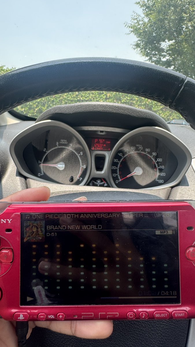 TruffleShroom's tweet photo. my carplay screen killed itself a few weeks ago so this is how ive been listening to music in my car https://t.co/tQE6DnxRv1