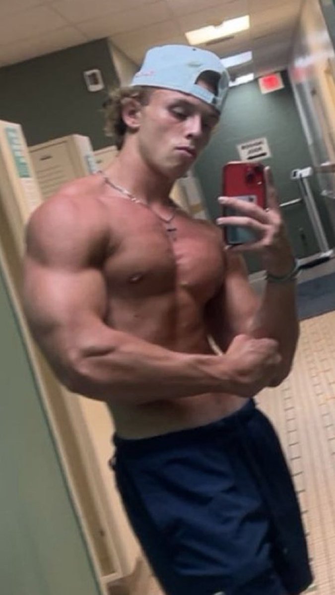 Straight Boy Worship tweet media