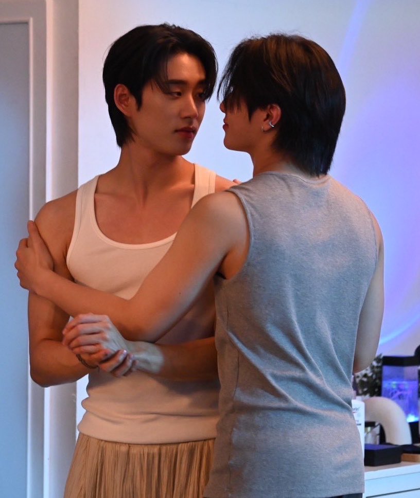 blancheandbluu's tweet photo. #YouManiacSeriesQ22
#YouManiacSeries
#williamest 

กลางวัน                                     กลางคืน
ไม่ชอบ😒                                  ไม่เหลือ🫪 https://t.co/ych1Ghc8GP