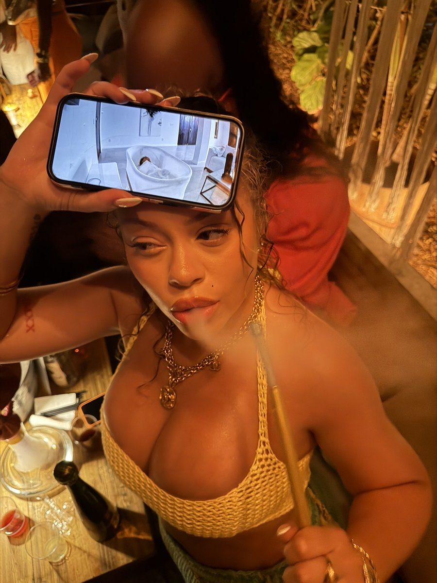 Latto's tweet photo. Lil mama https://t.co/8es8BNWc96
