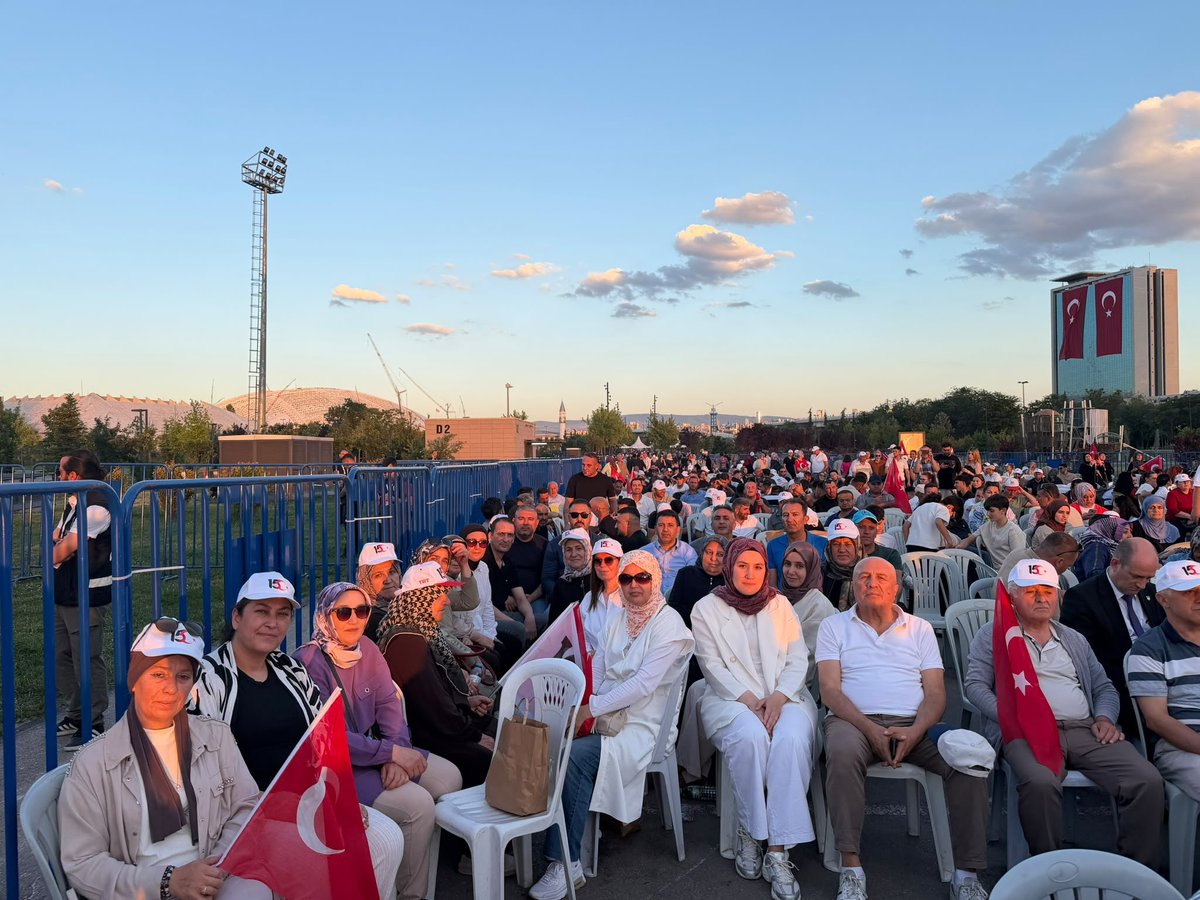 akparticubuk's tweet photo. 📍Millet Bahçesi 

İrade Bizim, Zafer Bizim🇹🇷

Cumhurbaşkanımız Sayın Recep Tayyip Erdoğan 'ın katılımlarıyla gerçekleşen “Onuncu Yılında  #15Temmuz Demokrasi ve Milli Birlik Günü” Anma Programı'na Çubuk İlçe Teşkilatı olarak katılım sağladık.

#ZaferBizim https://t.co/C9G8bWS5Ih