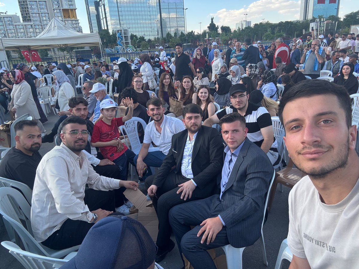akparticubuk's tweet photo. 📍Millet Bahçesi 

İrade Bizim, Zafer Bizim🇹🇷

Cumhurbaşkanımız Sayın Recep Tayyip Erdoğan 'ın katılımlarıyla gerçekleşen “Onuncu Yılında  #15Temmuz Demokrasi ve Milli Birlik Günü” Anma Programı'na Çubuk İlçe Teşkilatı olarak katılım sağladık.

#ZaferBizim https://t.co/C9G8bWS5Ih