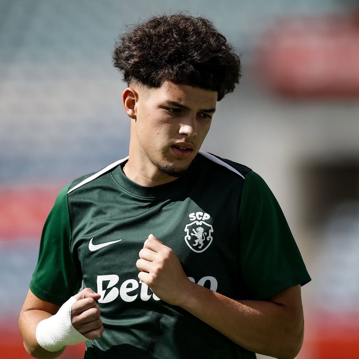 Sporting_CPAdep's tweet photo. Flávio Gonçalves firme no plantel como joker de Rui Borges. (@Record_Portugal)

Sporting CP rejeitou emprestar o extremo, cuja versatilidade oferece várias opções ao treinador leonino. https://t.co/pblVvNw8v0
