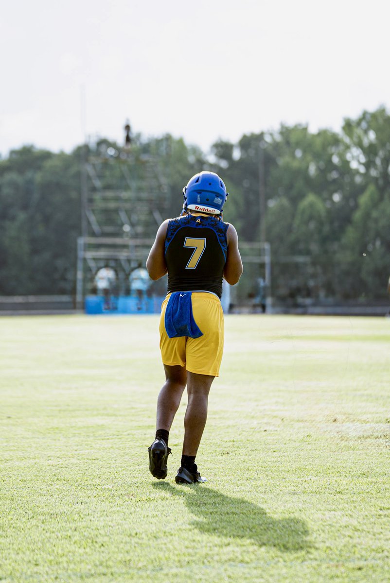qb_king7's tweet photo. Summer reps. Getting the timing down before the Friday lights. Freshman year loading… ⏳🏈 #ClassOf2030 #DualThreat #Hopewell https://t.co/K3HYzJxlNS