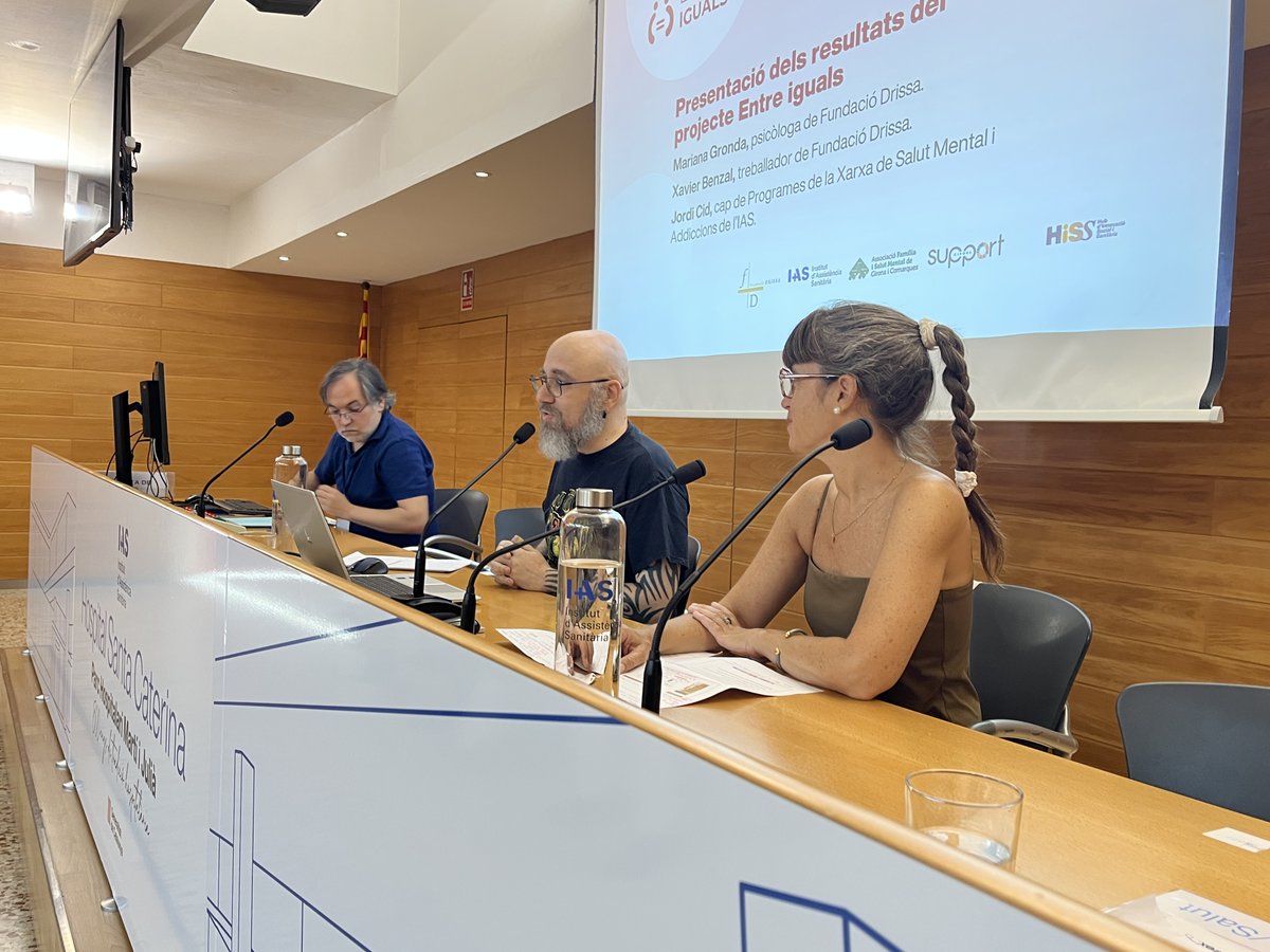 supportgirona's tweet photo. Avui hem participat en la presentació dels resultats del projecte #EntreIguals, una iniciativa de @FundacioDrissa i @iasgirona  que demostra, amb dades, l'impacte del suport entre iguals en la recuperació, l'autonomia i la inclusió social. 

🙂El projecte ha permès formar, acreditar i contractar oficialment nou agents de suport entre iguals, entre els quals hi ha la primera persona incorporada amb aquesta figura professional en una empresa pública sanitària.

En la cloenda, el dir de #SupportGirona @PepxSole  ha fet una crida a l'activisme per construir "una societat millor". 

#SalutMental #PeerSupport #DretsHumans #Recuperació