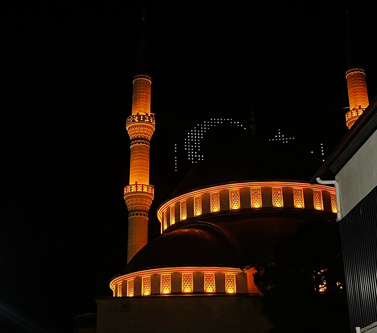 aysaydnn00's tweet photo. Ruhu olan bazı akşamlar… 
@Ayseguldal65 
@Duygugoreztalas https://t.co/975YOYUhI3