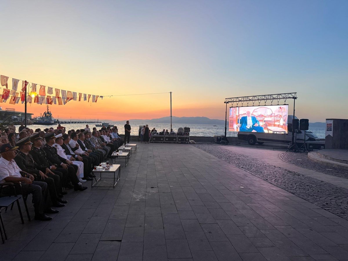kusadasigov's tweet photo. Kaymakamımız Sayın İbrahim KEKLİK, Protokol Üyeleri ve Halkımızın katılımı ile #15Temmuz Demokrasi ve Milli Birlik Günü etkinlikleri kapsamında anma programı gerçekleştirildi.
🇹🇷🇹🇷🇹🇷
#15TemmuzDestanı https://t.co/np9n7S7k18