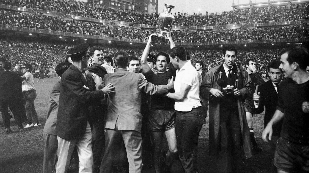 _setneuf's tweet photo. @ArcoAxiomatic0 @SarcoJL Eurocopa de 1964. ¿Ganadora?, España. https://t.co/Soy80JdiuS