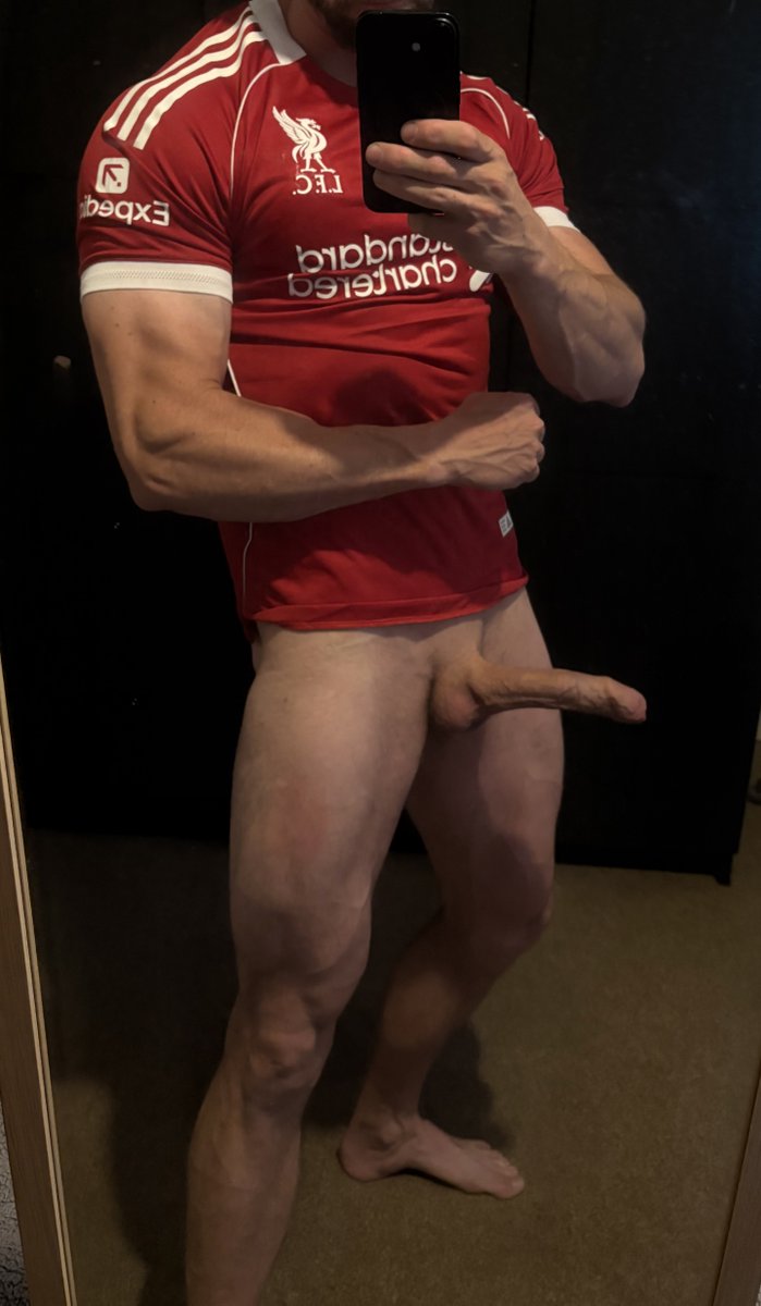 ScouseDick88's tweet photo. Come on England 💪

I’m aware I’m in a Liverpool top, but I don’t have a England one, so that’s the best you’re getting 🤣 https://t.co/UywaJd3xdV