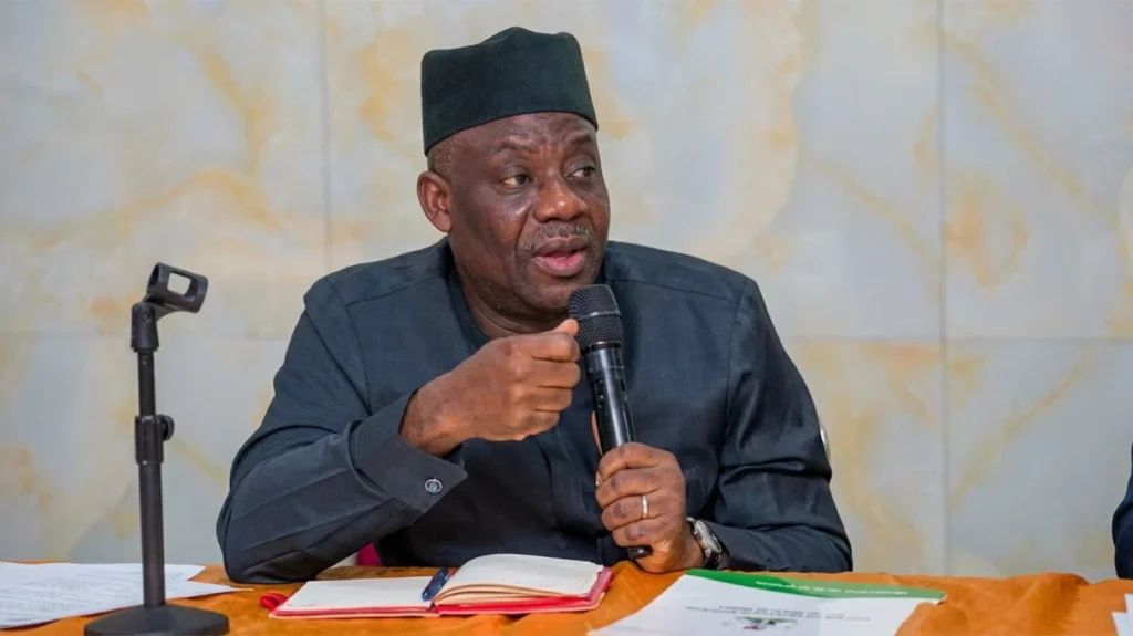 MobilePunch's tweet photo. 𝗙𝗚 𝘁𝗼 𝗰𝗼𝗻𝗱𝘂𝗰𝘁 𝗻𝗮𝘁𝗶𝗼𝗻𝘄𝗶𝗱𝗲 𝘀𝘂𝗿𝘃𝗲𝘆 𝗼𝗳 𝗼𝘂𝘁-𝗼𝗳-𝘀𝗰𝗵𝗼𝗼𝗹 𝗰𝗵𝗶𝗹𝗱𝗿𝗲𝗻

𝗥𝗲𝗮𝗱 𝗠𝗼𝗿𝗲: https://t.co/fSoXAK0rCg https://t.co/g0NFcGd8IA