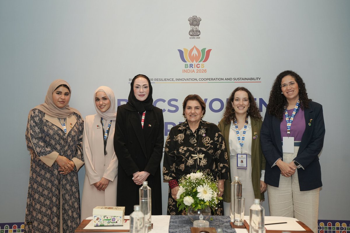 DXBMediaOffice's tweet photo. سموّ الشيخة منال بنت محمد بن راشد آل مكتوم، رئيسة مجلس الإمارات للتوازن بين الجنسين: دولة الإمارات تنظر إلى التوازن بين الجنسين باعتباره ركيزة أساسية لتحقيق التنمية المستدامة وتعزيز تنافسية الدول، مشيرةً إلى أن الاستثمار في المرأة هو استثمار في مستقبل المجتمعات، وفي بناء اقتصادات أكثر ابتكاراً ومؤسسات أكثر مرونة وقدرة على مواجهة التحديات.