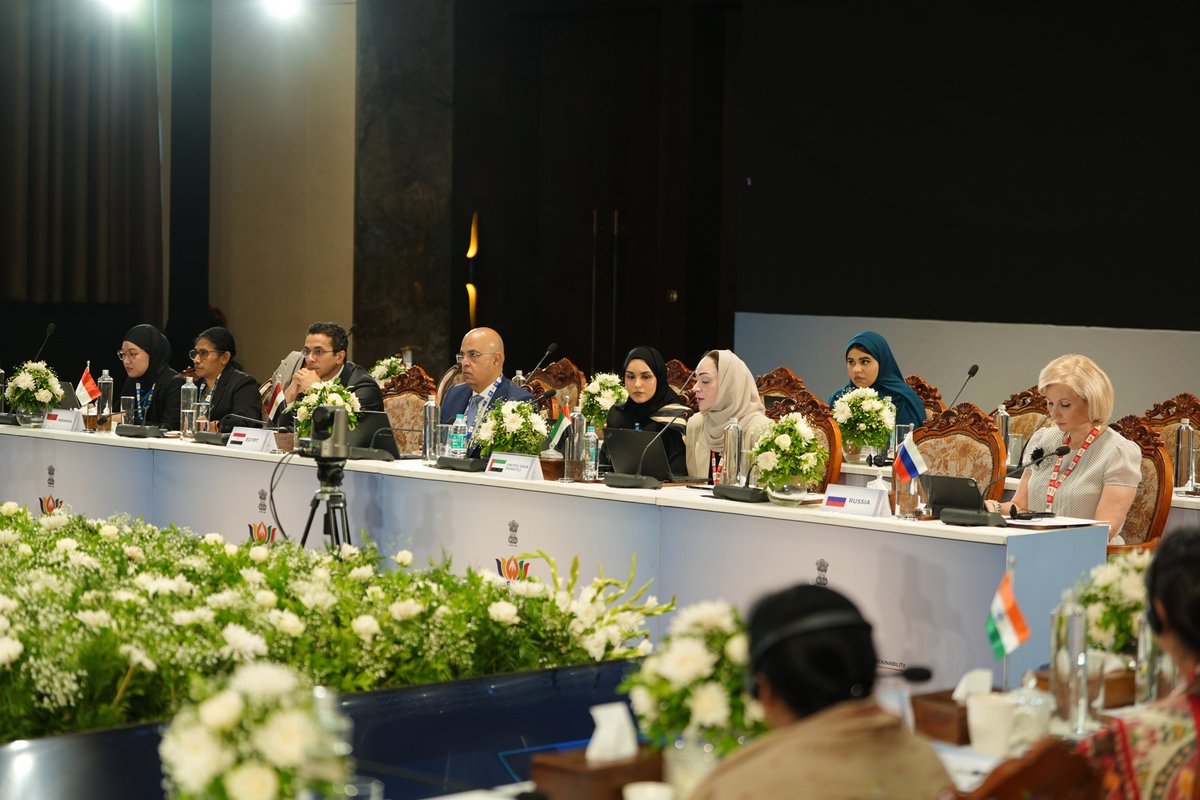 DXBMediaOffice's tweet photo. منى غانم المرّي، نائبة رئيسة مجلس الإمارات للتوازن بين الجنسين: يشكل مسار المرأة في مجموعة بريكس منصة استراتيجية لتعزيز الحوار الدولي وبناء الشراكات وتبادل الخبرات، بما يدعم تطوير سياسات أكثر شمولاً واستدامة، ويعزز دور المرأة كشريك رئيسي في تحقيق النمو الاقتصادي والتنمية المستدامة. وتؤمن دولة الإمارات بأن التعاون الدولي يشكل ركيزة أساسية لتسريع التقدم وتحويل الطموحات المشتركة إلى مبادرات تحقق أثراً ملموساً.