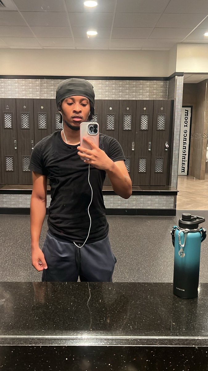Theyknobamz's tweet photo. Working✅ https://t.co/943ICZN9PO