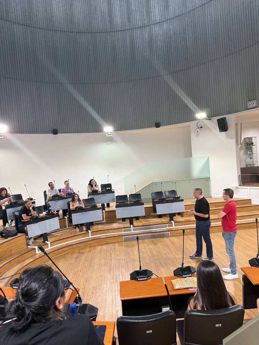 AytoParla's tweet photo. 👏#Parla, impulsada por el #Ayuntamiento es una ciudad modelo de buenas prácticas de Participación Ciudadana de sus vecinos y vecinas. Lo es de la población en general pero también cuenta con iniciativas para los niños y niñas.🙋‍♂️🙋‍♀️
🧵 https://t.co/Q0Ow1tKKhF