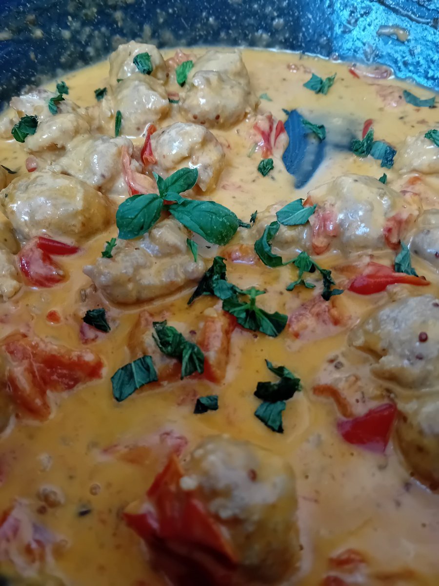 HRoyleSolicitor's tweet photo. This sausage dish with cream, tomatoes and basil was very popular #midweekmeals https://t.co/L3MKCQZcMZ