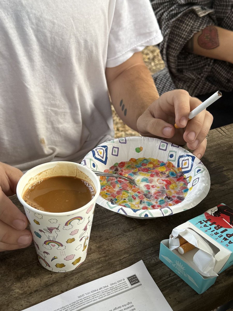 fngfckr's tweet photo. breakfast of champions https://t.co/RViZUirFXN