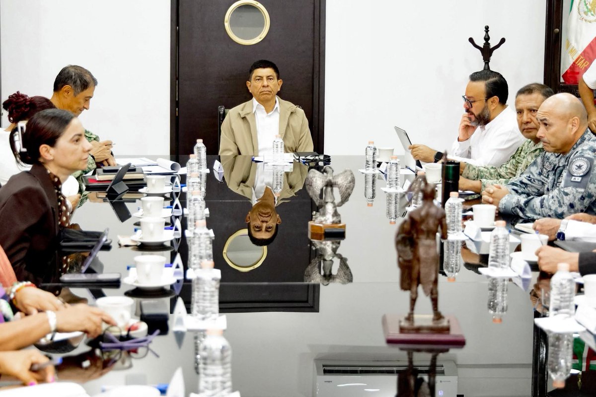 LaLenguaOax's tweet photo. La delincuəncia operando a sus anchas en todo el Estado y @salomonj estando sin estar en las mesas de seguridad dejándole el campo libre al enemigo @jesusromerooax que miente a presumir que #Oaxaca es el quinto estado más seguro del país y hay crímenes diario https://t.co/DEhpDP2TWe