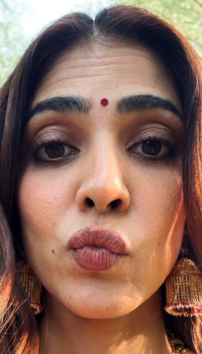 Lia Sissy tweet media