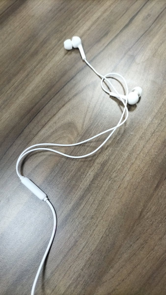 pinky3rnk's tweet photo. POV: The only thing holding me together is wired 🎶🤍

currently in my "i'm too tired to explain why i'm tired" era. don't text me "what happened?" because literally... life happened. that's the tweet💀
#LifeLately #Mood #adulting https://t.co/plPCpoHWik