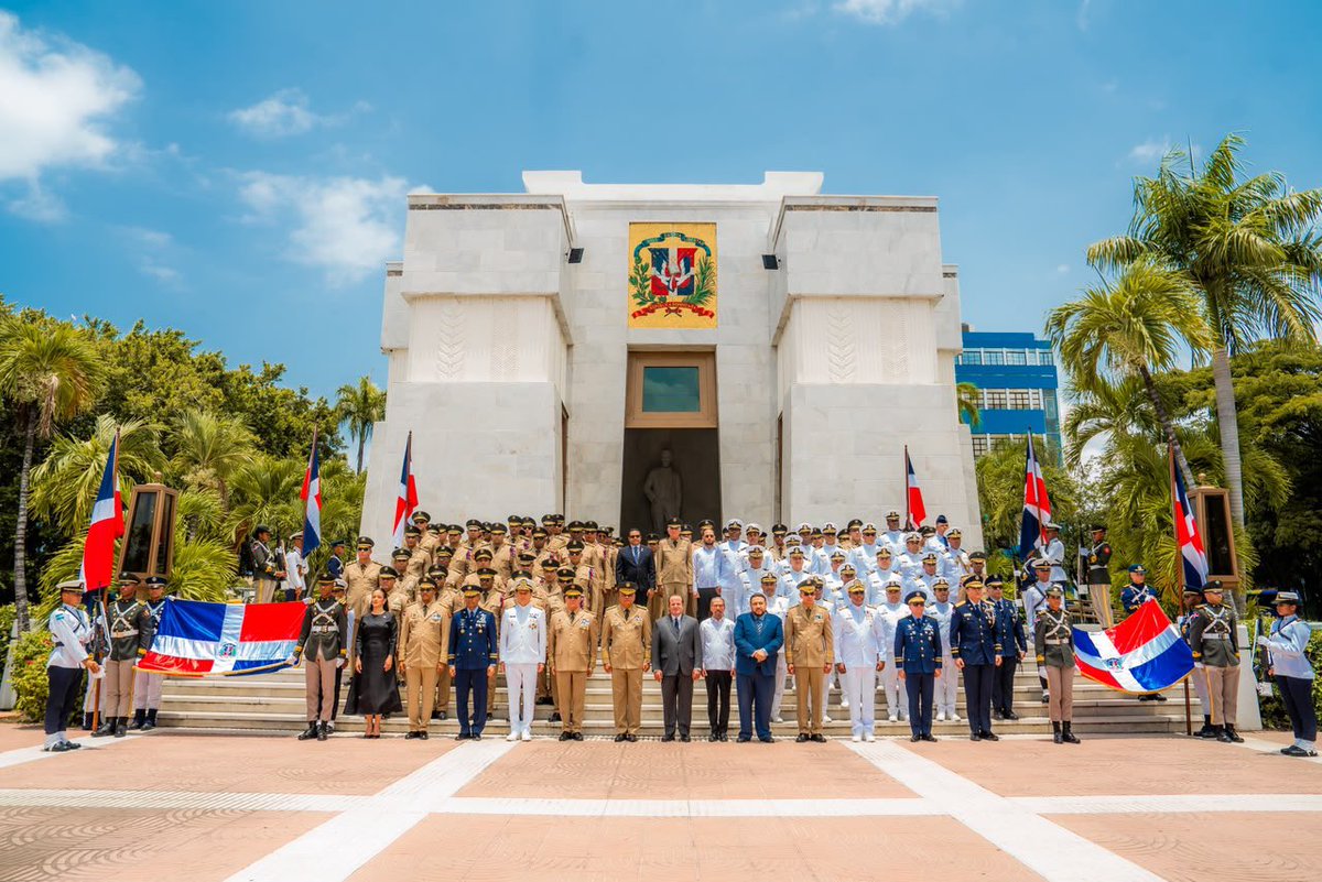 JosePaliza's tweet photo. Hoy, al conmemorar el 150 aniversario del fallecimiento de nuestro Juan Pablo Duarte, reafirmamos que su legado no pertenece al pasado, sino al presente y al futuro de patria. Honrar su memoria implica defender cada día la libertad y la institucionalidad. 🇩🇴 https://t.co/utHnF08vcN