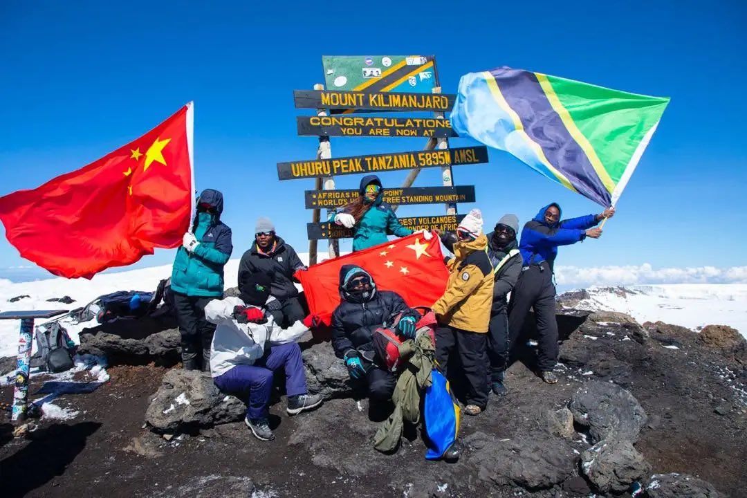 Exceed_Tours's tweet photo. 7 Days Kilimanjaro Trek - Machame Route 

China 🇨🇳 &amp; Tanzania 🇹🇿

For Inquiry:
DM or Send us the Email:

info@exceedexpectationstours.com
WhatsApp: +255744614540 https://t.co/uc9Vuq91Nt